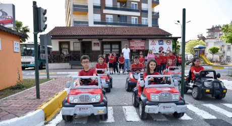 Kepez’den geleceğin sürücü adaylarına trafik eğitimi