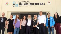 Astronomi profesörü Derman, Antalya Bilim Merkezi’nde öğrencilerle buluştu