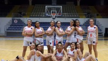 Kepez’in basketbolcu kızlarından Cumhuriyet coşkusu