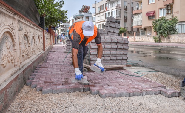 Kara Yusuf Caddesi’nin kaldırımı yenileniyor