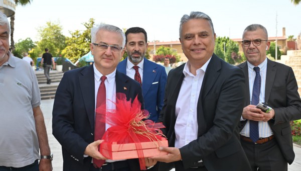 Başkan Uysal, Kepez Belediyesi’ni ziyaret etti 
