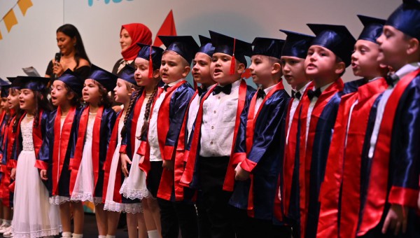 Kepez’in kreşlerinde mezuniyet töreni heyecanı 