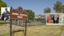 Kepez’den Jambıl Jabayev Parkı’na anıt