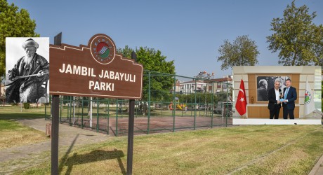 Kepez’den Jambıl Jabayev Parkı’na anıt