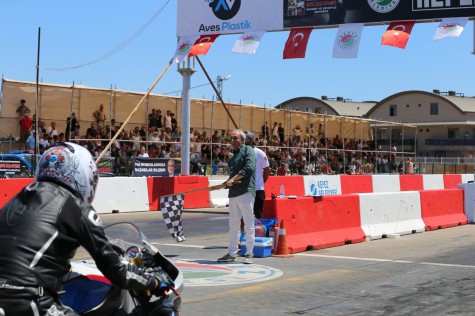 Motodrag yarışlarının startını Başkan Kocagöz verdi