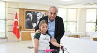 Başkan Kocagöz’den küçük Seher’e bisiklet
