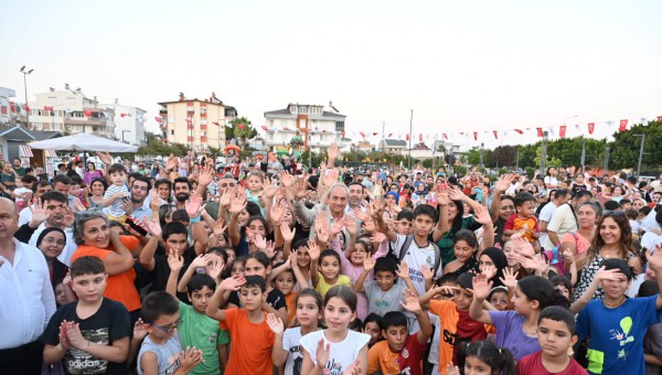 Kepez’de parklar şenleniyor, çocuklar eğleniyor 