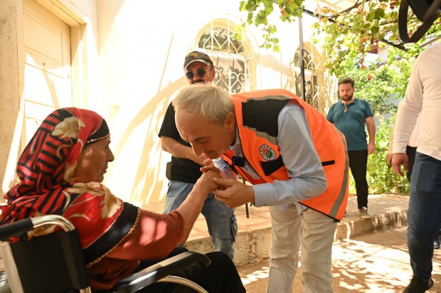 Başkan Kocagöz, bir evladın engelli annesi için talebini hızla yerine getirdi