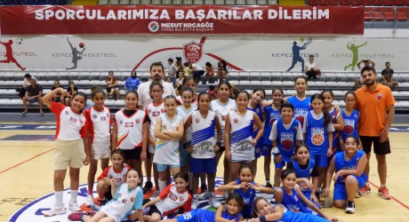 Minik basketçilerden hazırlık maçı