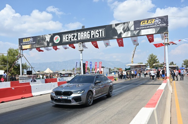 Kepez’de Oto Drag yarışları nefesleri kesti