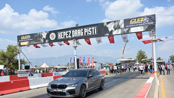 Kepez’de Oto Drag yarışları nefesleri kesti 