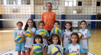 Minik voleybol yıldızları Kepez’de yetişiyor