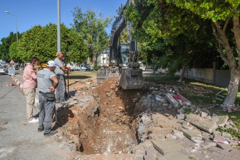 Kepez’den iki mahalleye drenaj kanalı