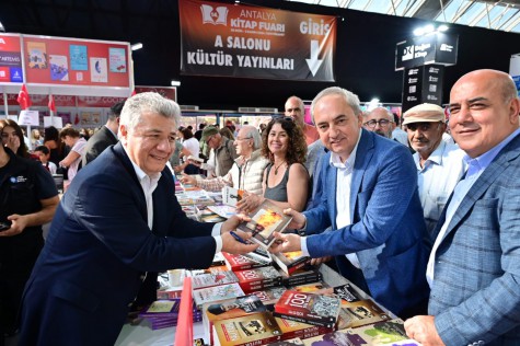 Başkan Kocagöz, Antalya Kitap Fuarı’nda