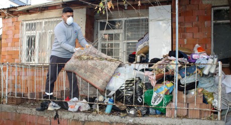 Kepez temizliyor çöp evler sağlıklı hale geliyor