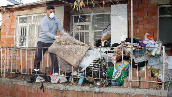 Kepez temizliyor çöp evler sağlıklı hale geliyor 