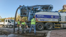 Kepez’de vakumlu ekskavatörle mazgal temizliği