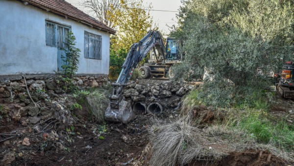 Kepez Göçerler Sabuncu Deresi’ni kışa hazırlıyor 