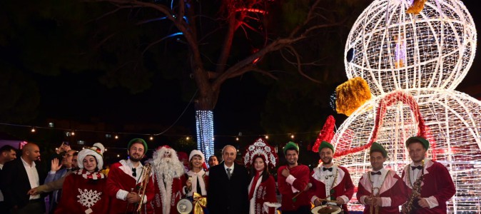 Kocagöz, Kepez’in Yılbaşı Festivali’ni gezdi