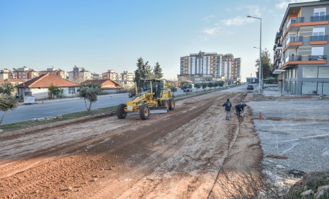 Kepez’den caddede su birikmesi sorununa neşter