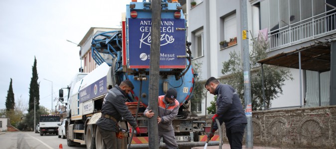 Kepez’de mazgal temizliğiyle su taşkınlarının önüne geçiliyor