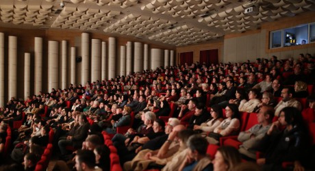 Kepez’de “Medyum” Oyununa Yoğun İlgi