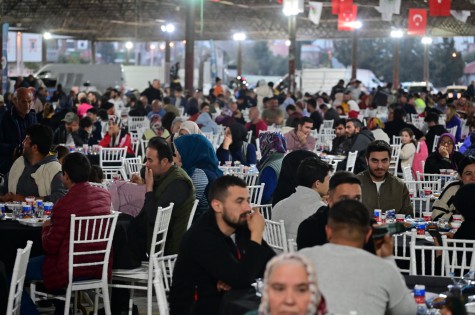 Kepez, vatandaşlarını Habipler Mahallesi’ndeki iftarda buluşturdu