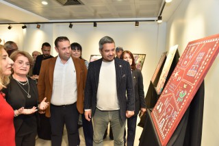 “Geçmiş Zaman Olur ki” sergisi sanatseverlere kapılarını araladı
