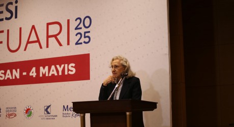 İnci Aral Kepez Kitap Fuarı’nda okurlarıyla buluştu