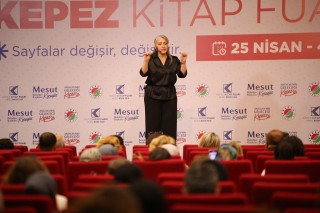 Yazar Saadet Şen, Kepez Kitap Fuarı’nda