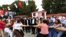 Kepez’de renkli Anneler Günü Etkinliği: Anneler yarıştı, çocuklar izledi