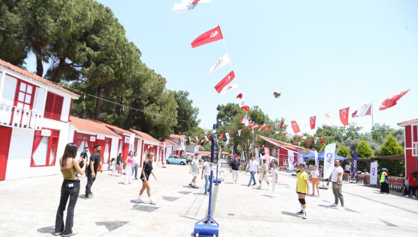 Kepez’den Anne Çocuk Voleybol Festivali 