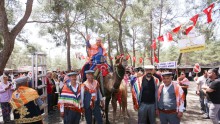 Başkan Kocagöz deve üzerinde şölene damga vurdu