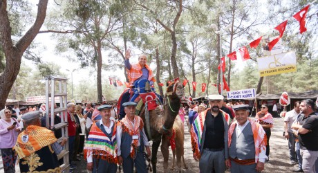 Başkan Kocagöz deve üzerinde şölene damga vurdu