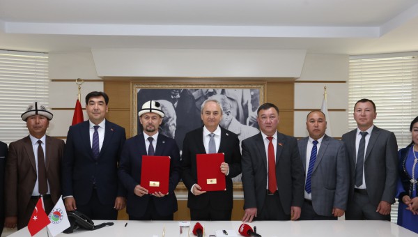 Kepez ve Kırgız Balıkçı şehri arasında kardeşlik köprüsü kuruldu   