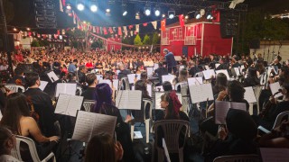 Kepez’de 19 Mayıs coşkusu: Gençlerden efsane sanatçılara saygı konseri