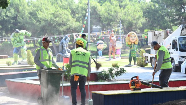 Kepez’den Tek Sarnıç Parkı’nda temizlik seferberliği 