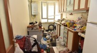 Kepez’de çöp apartman operasyonu: 20 kamyon çöp tahliye edildi
