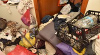 Kepez’de çöp apartman operasyonu: 20 kamyon çöp tahliye edildi