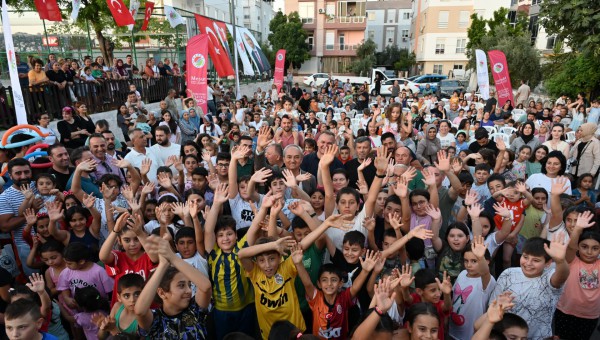 Mahallelerde eğlence “Sahne Kepez” ile başladı   
