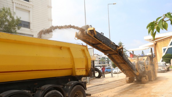 Yeni Emek Mahallesi’nde 5 sokakta yollar yenileniyor 