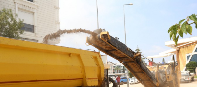 Yeni Emek Mahallesi’nde 5 sokakta yollar yenileniyor
