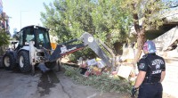 Kepez Belediyesi’nden çöp ev  temizliği; 2 kamyon atık çıktı