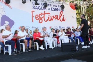 Uluslararası Yaşlılıkta Sağlık ve Esenlik Festivali dopdolu etkinliklerle devam etti