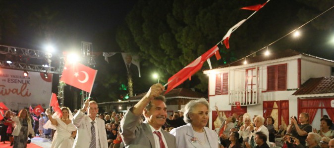 Kepez’de “Zamana Meydan Okuyan” defile