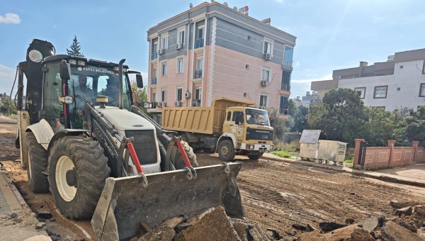 Mehmet Akif Ersoy Mahallesi’nde yollar sıcak asfalta hazırlanıyor 