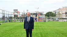 Çocuklar istedi, Başkan Kocagöz çim saha yaptı