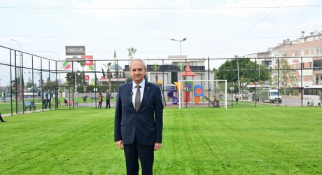 Çocuklar istedi, Başkan Kocagöz çim saha yaptı