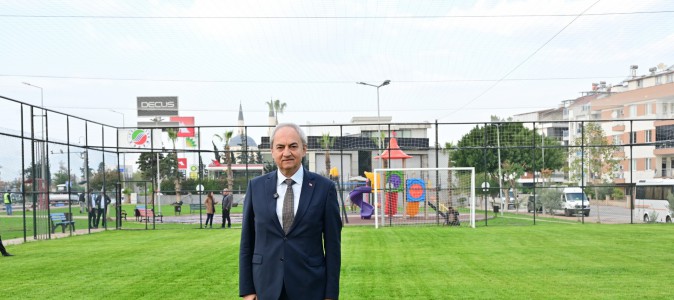 Çocuklar istedi, Başkan Kocagöz çim saha yaptı