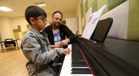 Mimar Sinan Akademi’de müzik, Kepez’de kuşakları buluşturuyor